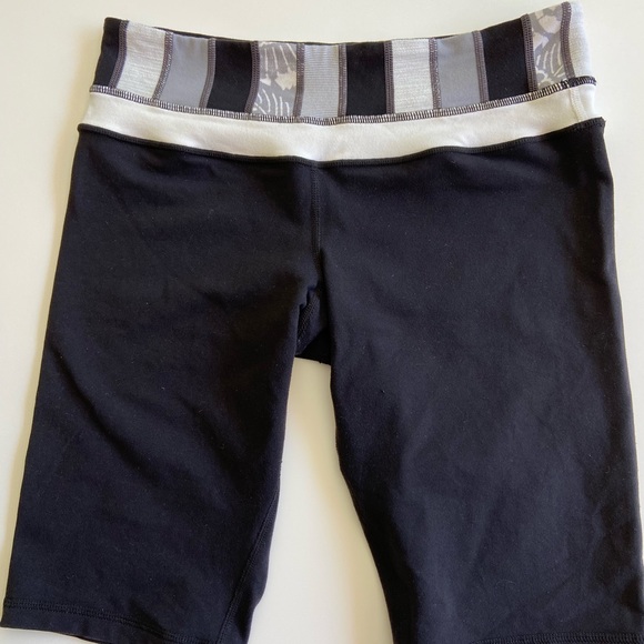Lululemon Reverse Groove Shorts - Picture 2 of 7